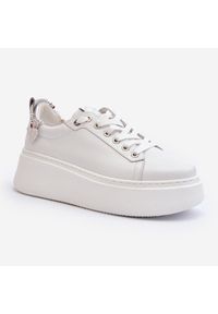 Skórzane Damskie Sneakersy Z Bransoletą CheBello 4406 Białe. Kolor: biały. Materiał: skóra. Obcas: na platformie #10