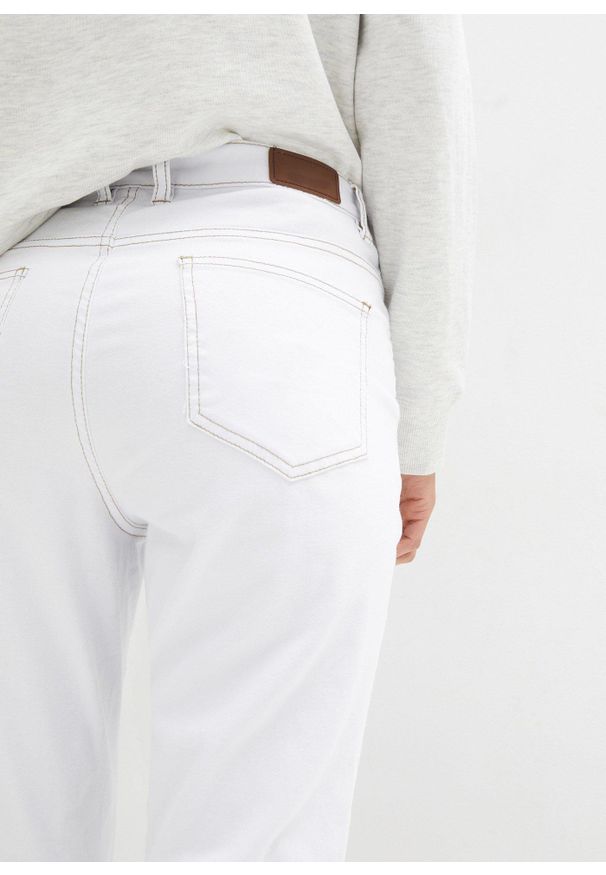 bonprix - Jeansy ze stretchem, mid waist, prosta nogawka. Kolor: biały