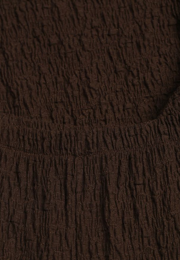 Born2be - Brązowy Gładki Komplet Szerokie Spodnie i Marszczona Bluzka ze Stójką Merithie. Kolor: brązowy. Materiał: materiał. Wzór: gładki