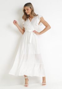 Born2be - Biała Rozkloszowana Sukienka z Wiązanym Paskiem Nonru. Kolor: biały. Materiał: materiał. Wzór: aplikacja. Styl: wakacyjny. Długość: maxi #1