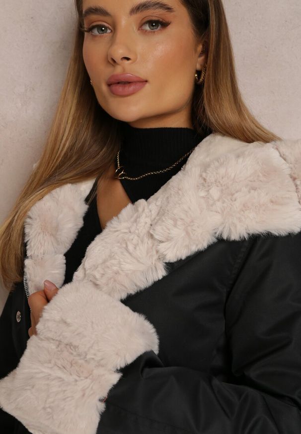 Renee - Czarno-Beżowa Kurtka Parka z Futerkiem Teyo. Kolor: czarny. Materiał: futro. Sezon: jesień, zima
