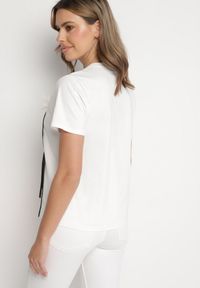 Born2be - Biały T-shirt z Bawełny Ozdobiony Kwiatami Marionis. Okazja: na co dzień. Kolor: biały. Materiał: bawełna. Wzór: aplikacja, kwiaty. Styl: klasyczny, casual, elegancki #4