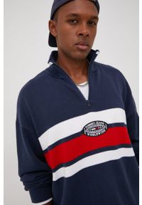 Tommy Jeans sweter bawełniany DM0DM13046C87.PPYY męski kolor granatowy ciepły z półgolfem. Kolor: niebieski. Materiał: bawełna. Długość rękawa: długi rękaw. Długość: krótkie. Wzór: aplikacja #4