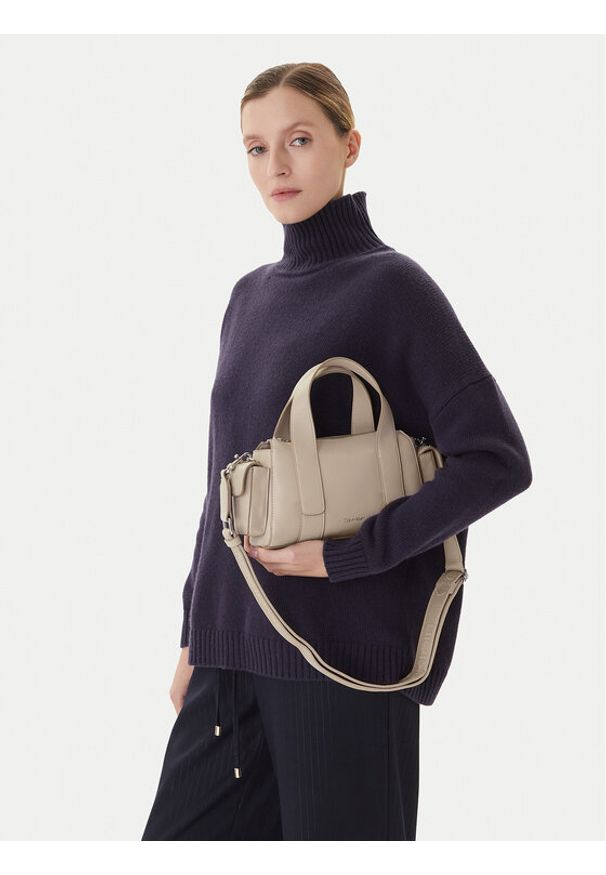 Calvin Klein Torebka LV04F3291G Fioletowy. Kolor: fioletowy. Materiał: skórzane