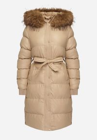 Born2be - Beżowa Długa Pikowana Kurtka z Kapturem Odpinanym Futerkiem i Paskiem w Talii Serenira. Okazja: na spacer. Typ kołnierza: kaptur. Kolor: beżowy. Materiał: futro. Długość: długie #4