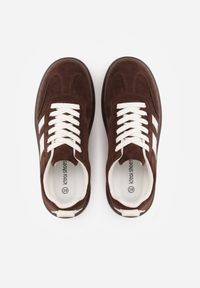 Born2be - Brązowe Sneakersy Kultowe Tenisówki na Platformie z Koturnem Elisara. Okazja: na spacer. Kolor: brązowy. Materiał: jeans. Obcas: na koturnie. Sport: turystyka piesza #7