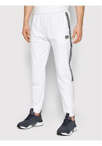 Spodnie dresowe EA7 Emporio Armani. Kolor: biały. Materiał: dresówka #1