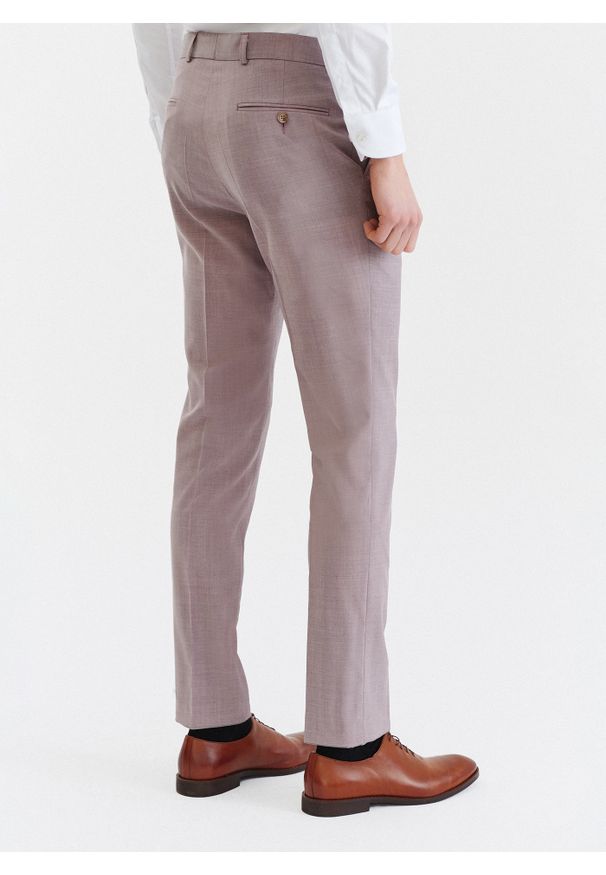 Pako Lorente - PAKO LORENTE – Gładkie różowe spodnie garniturowe męskie. Kolor: różowy. Materiał: wełna. Wzór: gładki