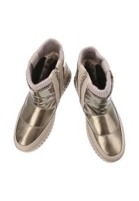 Beżowe Śniegowce Marco Tozzi Modne Buty Damskie. Kolor: beżowy. Szerokość cholewki: normalna. Sezon: zima. Styl: elegancki #4