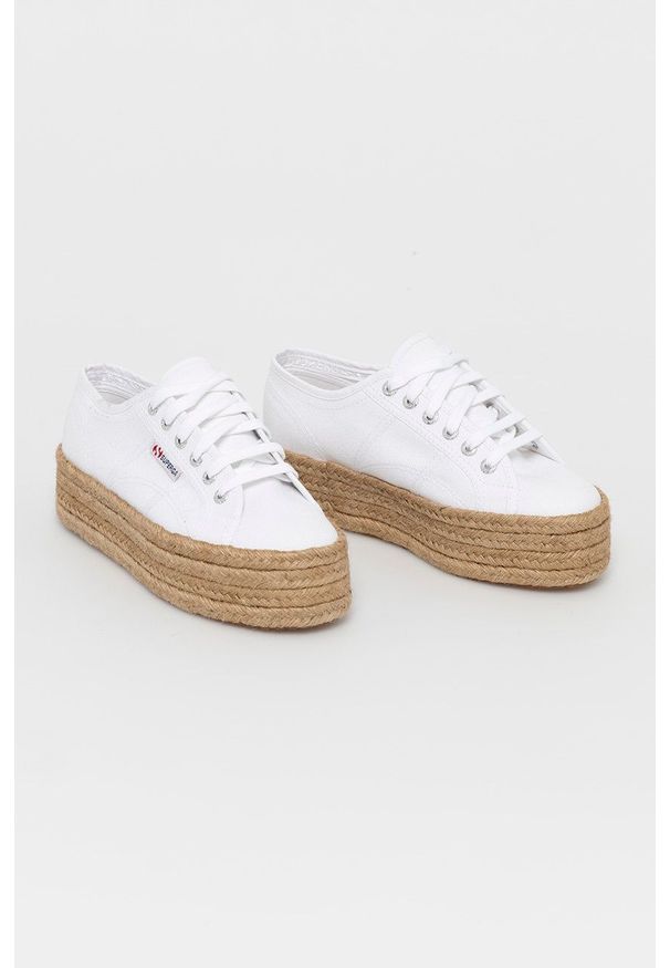 Superga - Espadryle. Nosek buta: okrągły. Zapięcie: sznurówki. Kolor: biały. Materiał: guma. Obcas: na platformie