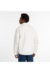 Koszula męska New Balance MT53523RFN – biała. Typ kołnierza: kołnierzyk klasyczny. Kolor: biały. Materiał: bawełna, poliester, materiał. Styl: klasyczny, elegancki #5