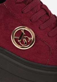 Renee - Bordowe Sneakersy Vices na Platformie Ozdobione Metaliczną Aplikacją Tatellia. Okazja: na co dzień. Kolor: czerwony. Materiał: jeans. Wzór: aplikacja. Obcas: na platformie #9