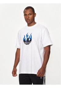 Adidas - adidas T-Shirt Flames Logo IS2944 Biały Loose Fit. Kolor: biały. Materiał: bawełna