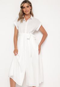Born2be - Biała Koszulowa Sukienka Zapinana na Guziki z Materiałowym Paskiem Moaxel. Kolor: biały. Materiał: materiał. Długość rękawa: krótki rękaw. Typ sukienki: koszulowe. Styl: elegancki #3