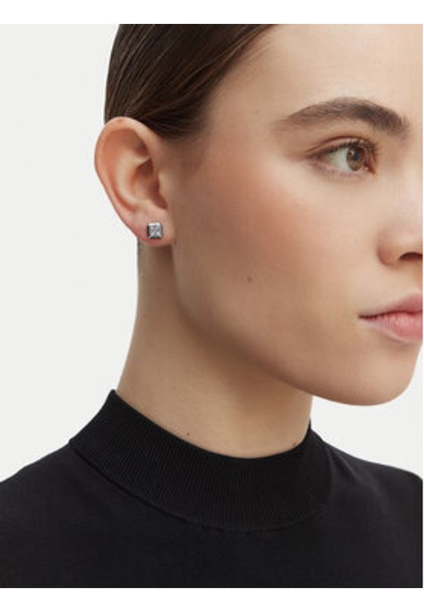 Guess Kolczyki JUBE06 180JW Srebrny. Materiał: ze stali, ze stali nierdzewnej. Kolor: srebrny