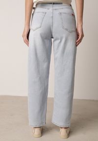 Born2be - Niebieskie Bawełniane Jeansy o Kroju Mom Fit z Wysokim Stanem i Paskiem Pribena. Okazja: na co dzień. Stan: podwyższony. Kolor: niebieski. Styl: casual, klasyczny #7