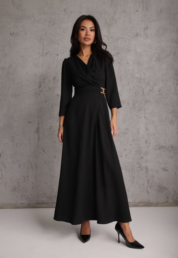 Renee - Czarna Elegancka Sukienka o Kopertowym Kroju Zdobiona Aplikacją w Talii Zilendra. Kolor: czarny. Wzór: aplikacja. Typ sukienki: kopertowe. Styl: elegancki