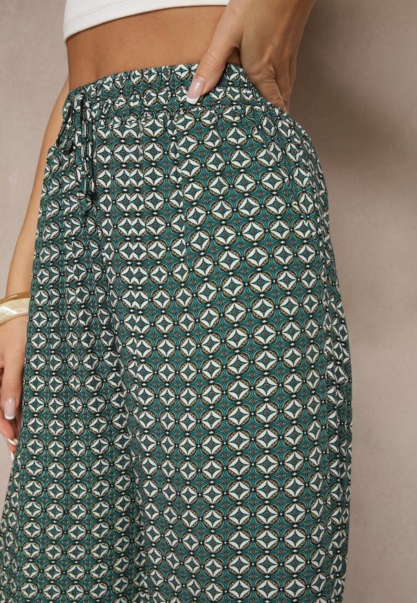 Renee - Zielone Spodnie o Szerokim Kroju High Waist z Geometrycznym Wzorem Farisia. Stan: podwyższony. Kolor: zielony. Materiał: bawełna. Wzór: geometria. Styl: elegancki