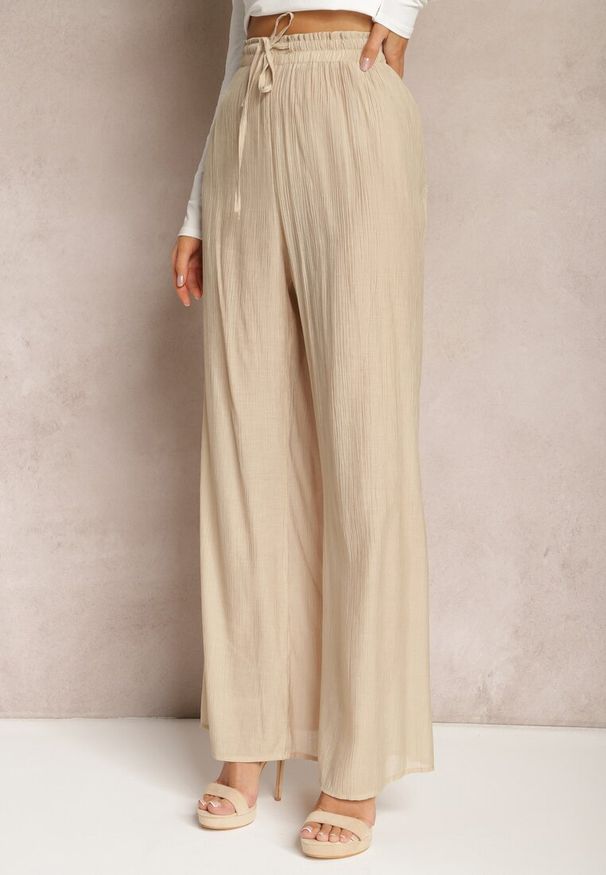 Renee - Beżowe Wiskozowe Spodnie Szerokie z Gumką i Sznurkiem w Pasie Tarallia. Okazja: na co dzień. Kolor: beżowy. Materiał: wiskoza. Styl: elegancki, casual
