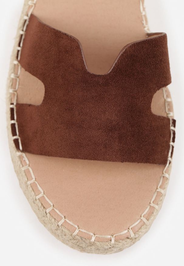 Renee - Ciemnobrązowe Sandały VICES na Koturnie z Plecionką i Wycięciami przy Cholewce Celanele. Okazja: na co dzień. Zapięcie: sprzączka. Kolor: brązowy. Wzór: ażurowy. Sezon: lato. Obcas: na koturnie. Styl: elegancki, wakacyjny, casual