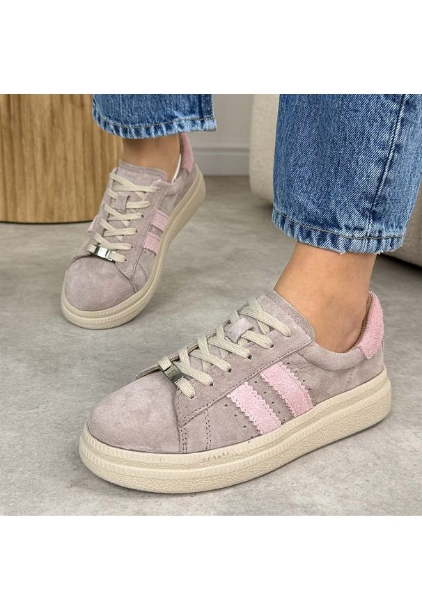 Beżowe skórzane półbuty damskie Filippo Dp7499/26. Okazja: na co dzień. Kolor: beżowy. Materiał: skóra, zamsz. Szerokość cholewki: normalna. Sezon: jesień, wiosna. Obcas: na platformie. Styl: klasyczny, casual, elegancki