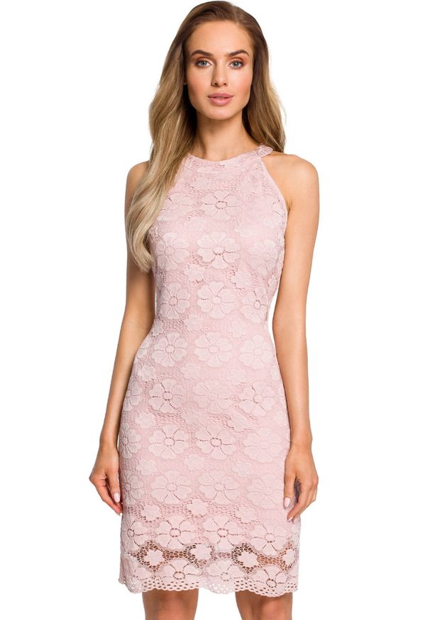 Produkt Polski - Sukienka na wesele koronkowa dopasowana dekolt halter neck pudrowy róż. Okazja: na ślub cywilny, na wesele. Typ kołnierza: dekolt halter. Kolor: różowy. Materiał: koronka