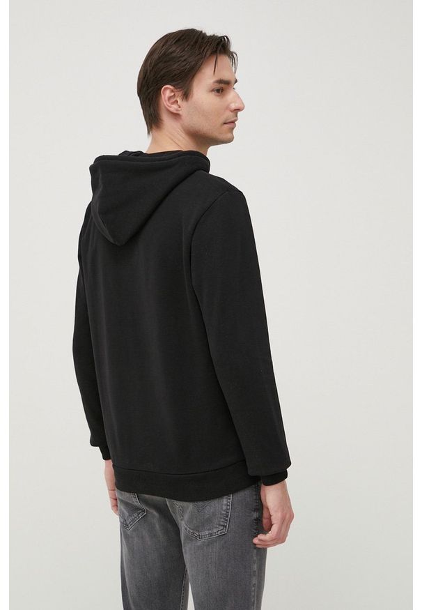 Tom Tailor Bluza męska kolor czarny z kapturem z nadrukiem. Okazja: na co dzień. Typ kołnierza: kaptur. Kolor: czarny. Materiał: bawełna. Wzór: nadruk. Styl: casual