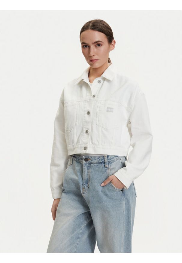 Tommy Jeans Kurtka jeansowa DW0DW21979 Biały Oversize. Kolor: biały. Materiał: bawełna