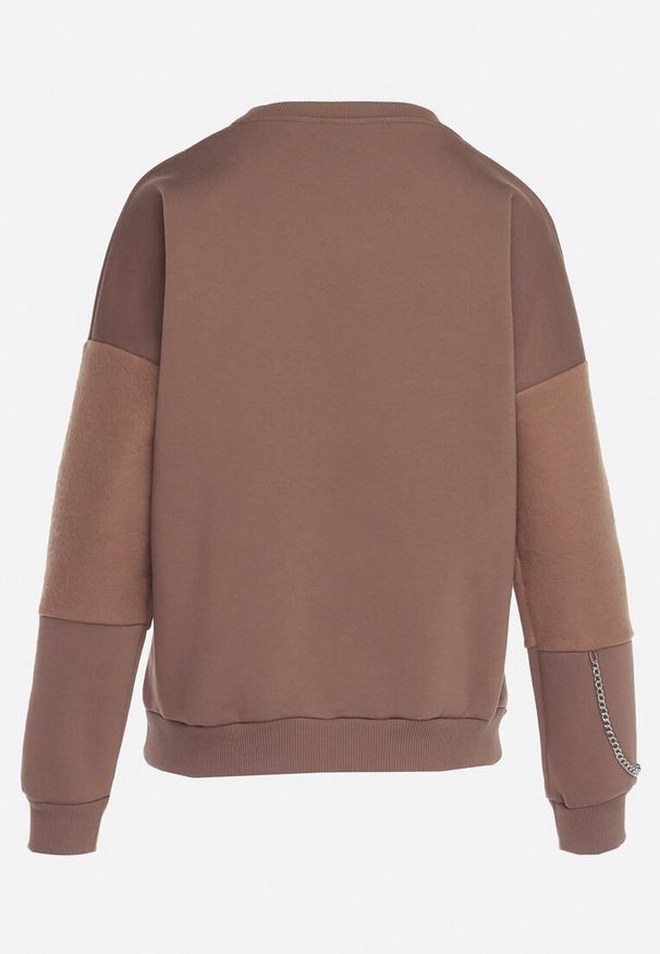 Born2be - Brązowa Bluza z Ozdobnym Łańcuszkiem Letonia. Typ kołnierza: bez kaptura. Kolor: brązowy. Materiał: tkanina, bawełna. Wzór: aplikacja