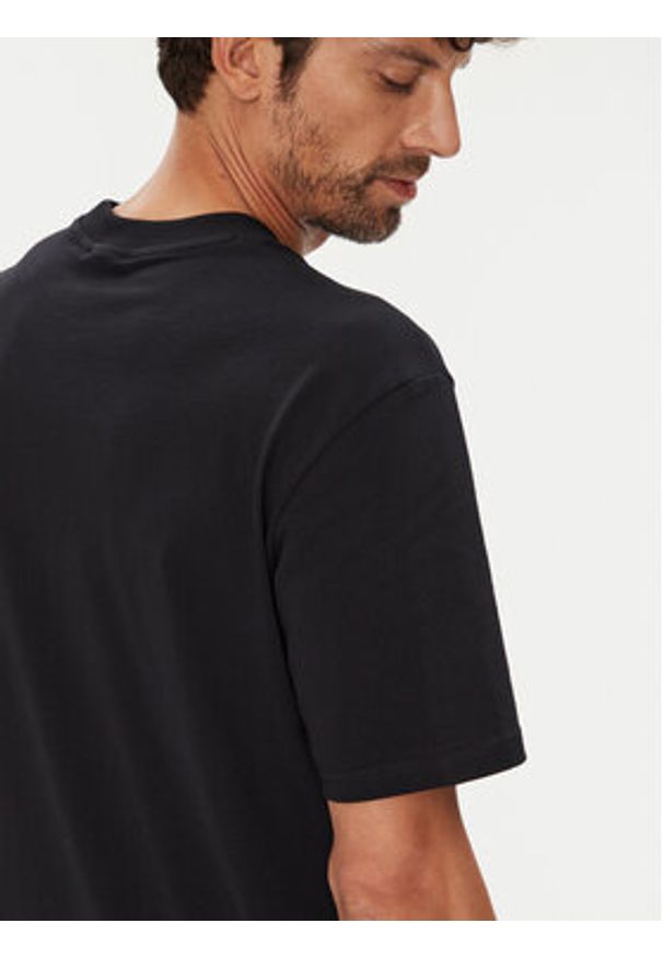 Napapijri T-Shirt Smallbox NP0A88TR Czarny Regular Fit. Kolor: czarny. Materiał: bawełna