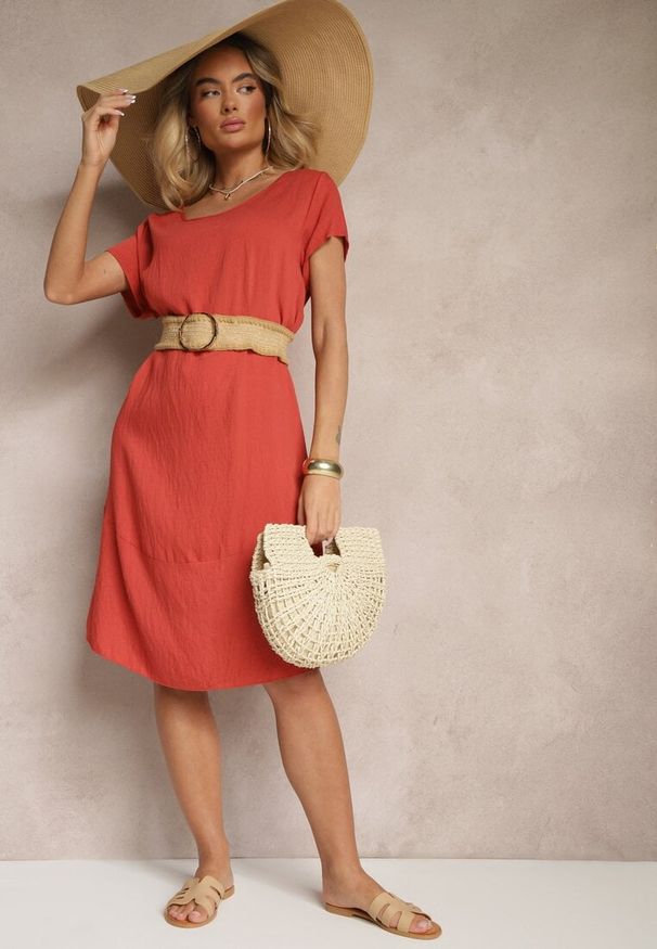 Renee - Czerwona Sukienka z Wiskozy o Rozkloszowanym Kroju Irisena. Okazja: na co dzień. Kolor: czerwony. Materiał: wiskoza. Typ sukienki: proste. Styl: elegancki, casual