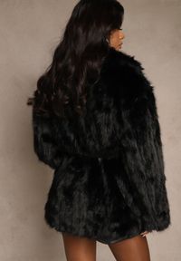 Renee - Czarna Kurtka Futerko w Eleganckim Stylu z Paskiem z Klamerką Govera. Okazja: na co dzień. Typ kołnierza: golf. Kolor: czarny. Materiał: futro. Styl: elegancki #3