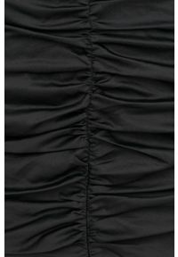 Guess sukienka kolor czarny mini dopasowana. Kolor: czarny. Materiał: tkanina. Długość rękawa: długi rękaw. Typ sukienki: dopasowane. Długość: mini