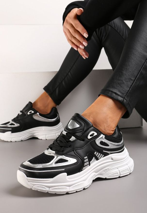 Renee - Czarne Sneakersy z Siateczkowymi i Metalicznymi Wstawkami Telarisa. Kolor: czarny