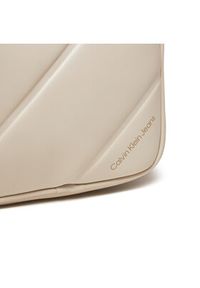 Calvin Klein Jeans Torebka Quilted Camerabag18 K60K611821 Beżowy. Kolor: beżowy. Materiał: skórzane