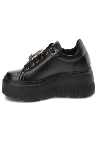 Czarne Sneakersy Karino Stylowe Obuwie Damskie Na Platformie. Okazja: na spacer. Zapięcie: sznurówki. Kolor: czarny. Materiał: skóra, guma. Wzór: aplikacja. Obcas: na platformie. Styl: elegancki #3