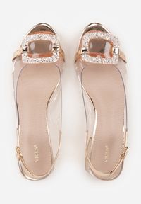 Renee - Szampańskie Eleganckie Sandały VICES z Transparentną Cholewką i Klamrą z Cyrkoniami Qinieth. Zapięcie: klamry. Kolor: złoty. Materiał: satyna. Obcas: na obcasie. Styl: elegancki. Wysokość obcasa: średni #6