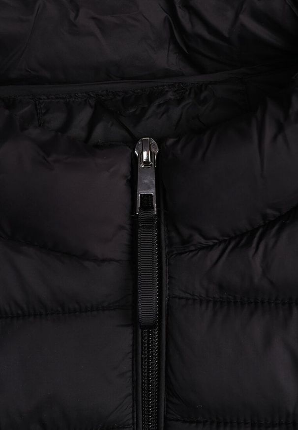 Renee - Czarna Casualowa Kurtka Ozdobiona Pikowaniem Nelionea. Okazja: na co dzień. Kolor: czarny. Materiał: jeans. Wzór: aplikacja. Styl: casual