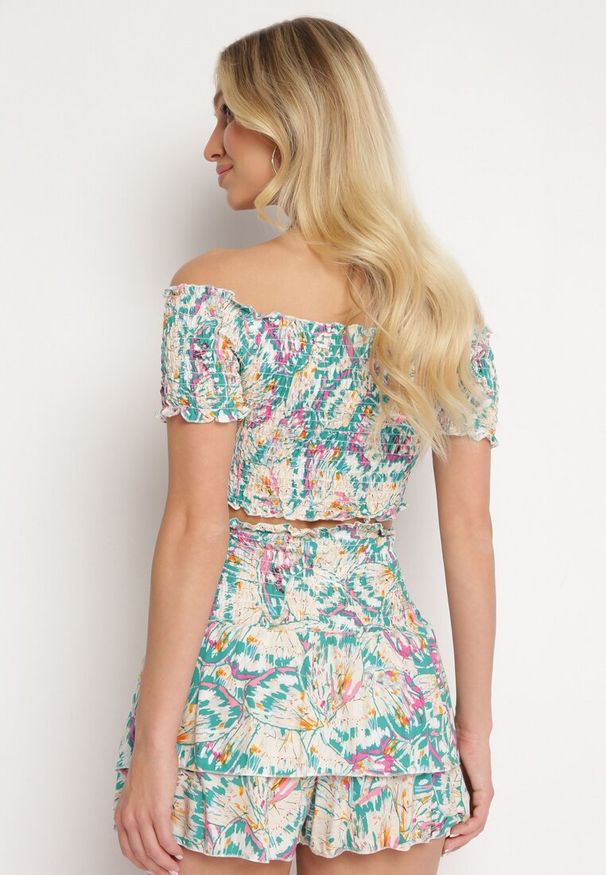 Born2be - Zielony Komplet Bawełniany Bluzka Typu Hiszpanka Szorty z Wysokim Stanem i Falbanką Testasha. Kolor: zielony. Materiał: bawełna