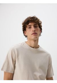 Reserved - T-shirt comfort z dodatkiem lnu - beżowy. Kolor: beżowy. Materiał: len