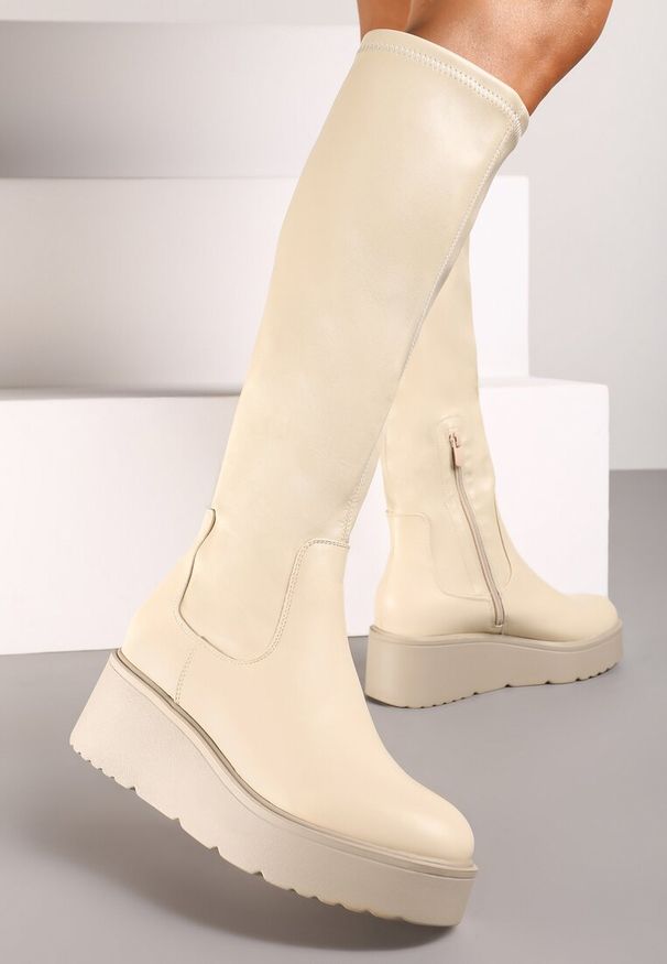 Born2be - Beżowe Casualowe Kozaki na Platformie z Okrągłym Noskiem Tirinita. Okazja: na co dzień. Nosek buta: okrągły. Kolor: beżowy. Materiał: skóra, wełna, jeans, dzianina. Obcas: na platformie. Styl: casual. Wysokość obcasa: średni