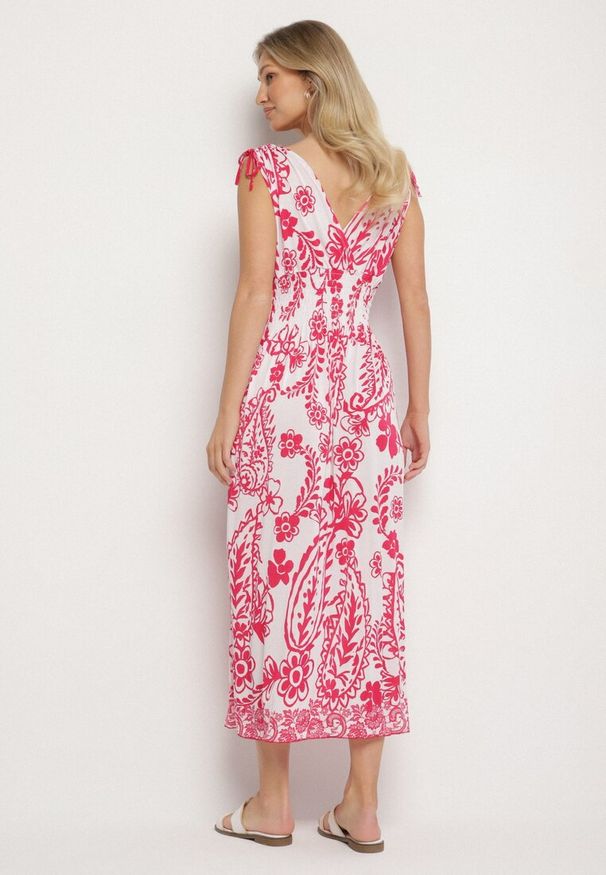 Born2be - Różowa Sukienka z Roślinnym Wzorem i Kopertowym Dekoltem z Gumką w Talii Orrune. Okazja: do pracy, na co dzień, na spotkanie biznesowe. Typ kołnierza: dekolt kopertowy. Kolor: różowy. Materiał: jeans. Sezon: lato. Typ sukienki: kopertowe. Styl: casual, klasyczny, biznesowy