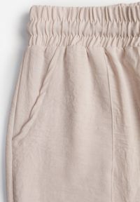 Born2be - Jasnobeżowe Spodnie z Wiskozą o Szerokim Kroju ze Ściągaczem w Talii Lavirre. Okazja: na co dzień. Kolor: beżowy. Materiał: wiskoza. Styl: casual, klasyczny, wizytowy #7