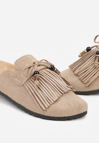 Born2be - Ciemnobeżowe Klapki Mule z Imitacji Zamszu Zdobione Koralikami i Frędzlami Elwedena. Kolor: beżowy. Materiał: zamsz. Wzór: aplikacja. Styl: klasyczny, elegancki, boho #3