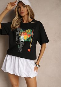 Renee - Czarna Koszulka T-shirt z Bawełny Zdobiona Oryginalnym Nadrukiem Savindrae. Okazja: na co dzień. Kolor: czarny. Materiał: bawełna. Wzór: aplikacja, nadruk. Styl: klasyczny, elegancki, casual