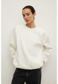 Marsala - Klasyczna bluza z HAFTEM w kolorze CREAM- NOEL. Materiał: poliester, bawełna, dresówka, dzianina. Wzór: haft. Styl: klasyczny #1