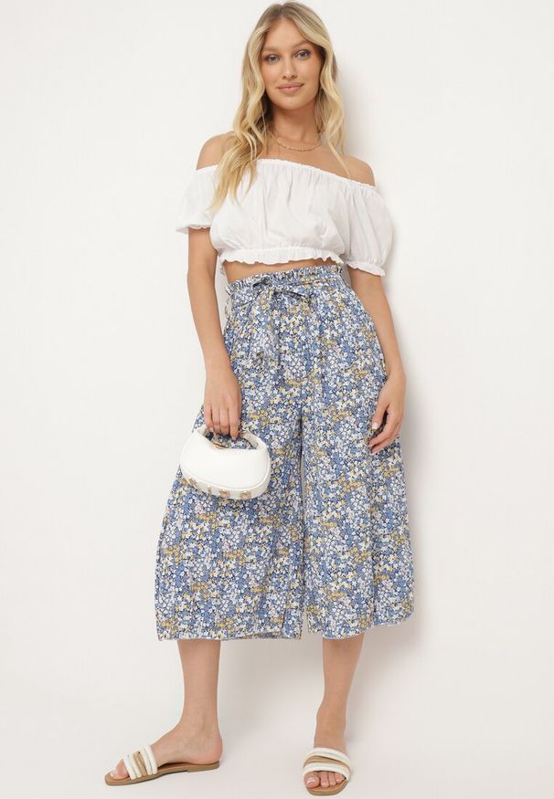 Born2be - Niebieskie Szerokie Plisowane Spodnie z Bawełną i Gumką w Talii Wiązane Paskiem Closofia. Okazja: do pracy, na spotkanie biznesowe. Stan: podwyższony. Kolor: niebieski. Materiał: bawełna. Styl: klasyczny, biznesowy