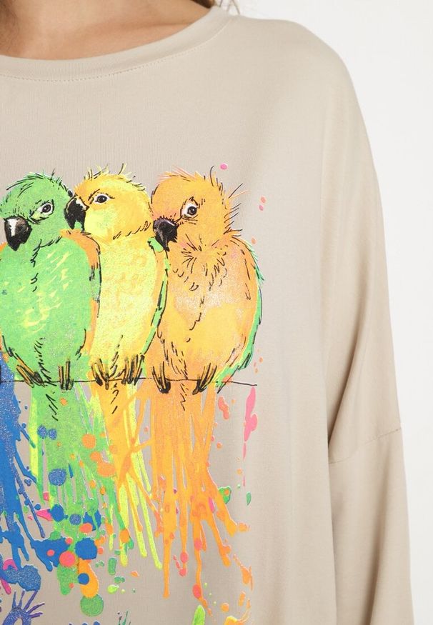 Born2be - Beżowa Bluzka Oversize z Bawełny z Kolorowym Nadrukiem i Brokatem Tailine. Kolor: beżowy. Materiał: bawełna. Wzór: nadruk, kolorowy