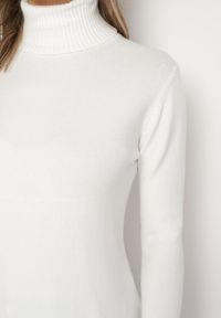 Born2be - Biały Sweter z Golfem z Domieszką Kaszmiru i Wiskozy Zaisma. Okazja: na co dzień. Typ kołnierza: golf. Kolor: biały. Materiał: kaszmir, wiskoza. Długość rękawa: długi rękaw. Długość: długie. Styl: casual, elegancki #7