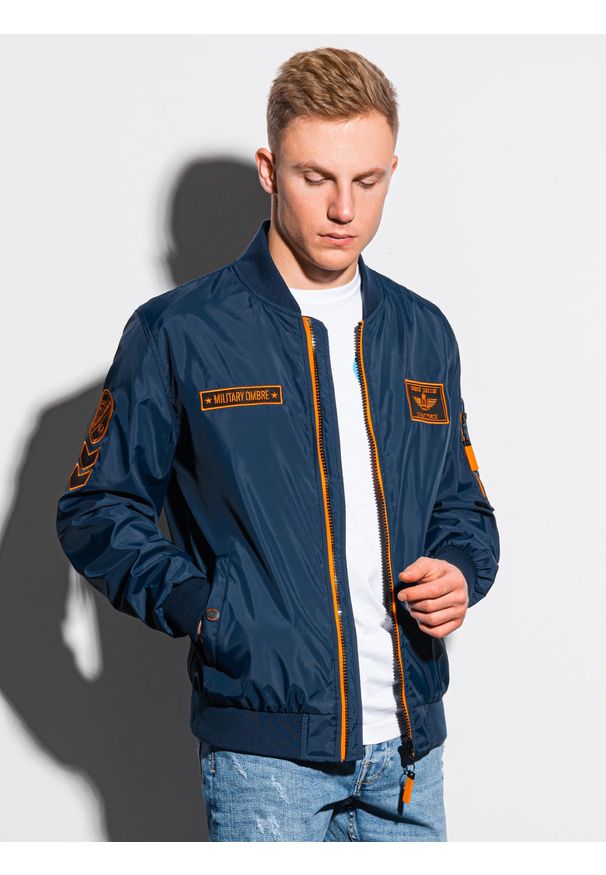 Niebieska kurtka Ombre Clothing na wiosnę